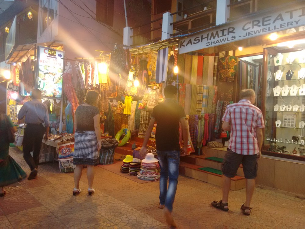 kovalam market1.jpg