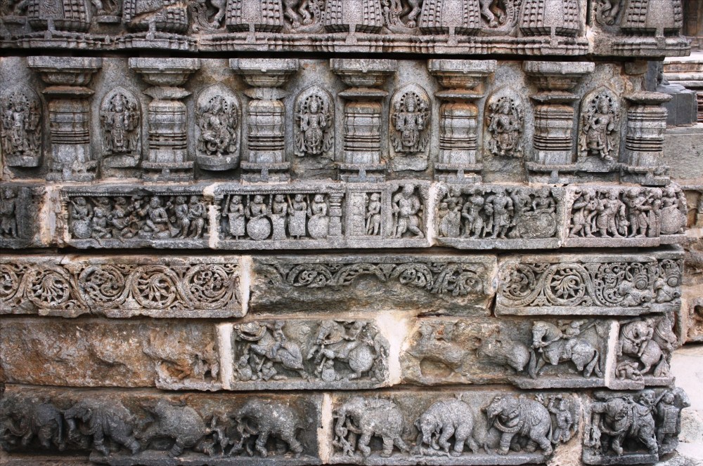 wall moldings of somnathpura temples