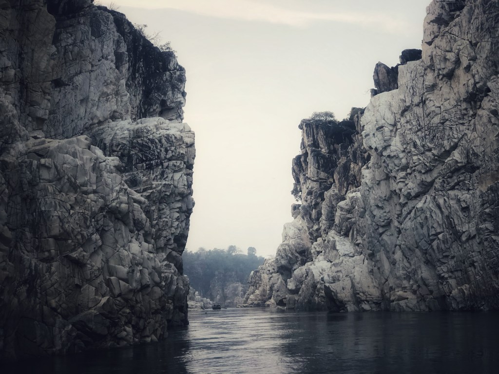 The Glorious Gorge, Marble Rocks of Bhedaghat, Jabalpur – Life on ...